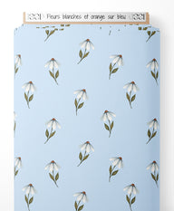 Tissu - Fleurs blanches et orange sur bleu