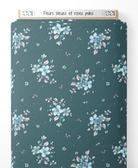 Tissu - Fleurs bleues et roses pâles