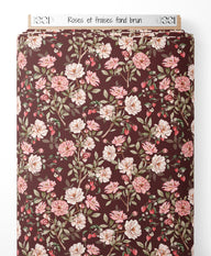Tissu - Roses et fraises sur fond brun