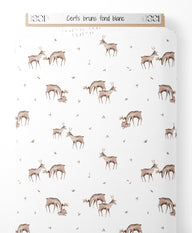 Tissu - Cerfs bruns sur fond blanc