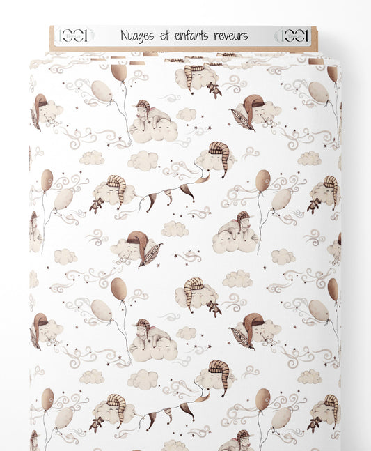 Tissu - Nuages et enfants rêveurs