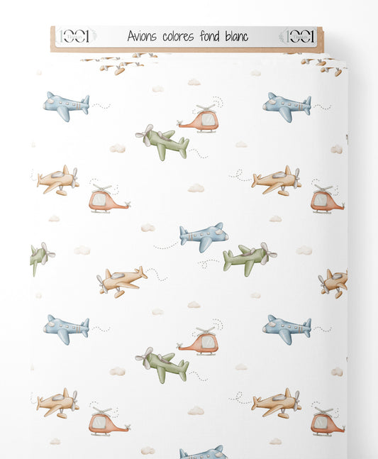 Tissu - Avions colorés sur fond blanc