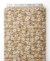 Tissu - Fleurs blanches et feuillage varié