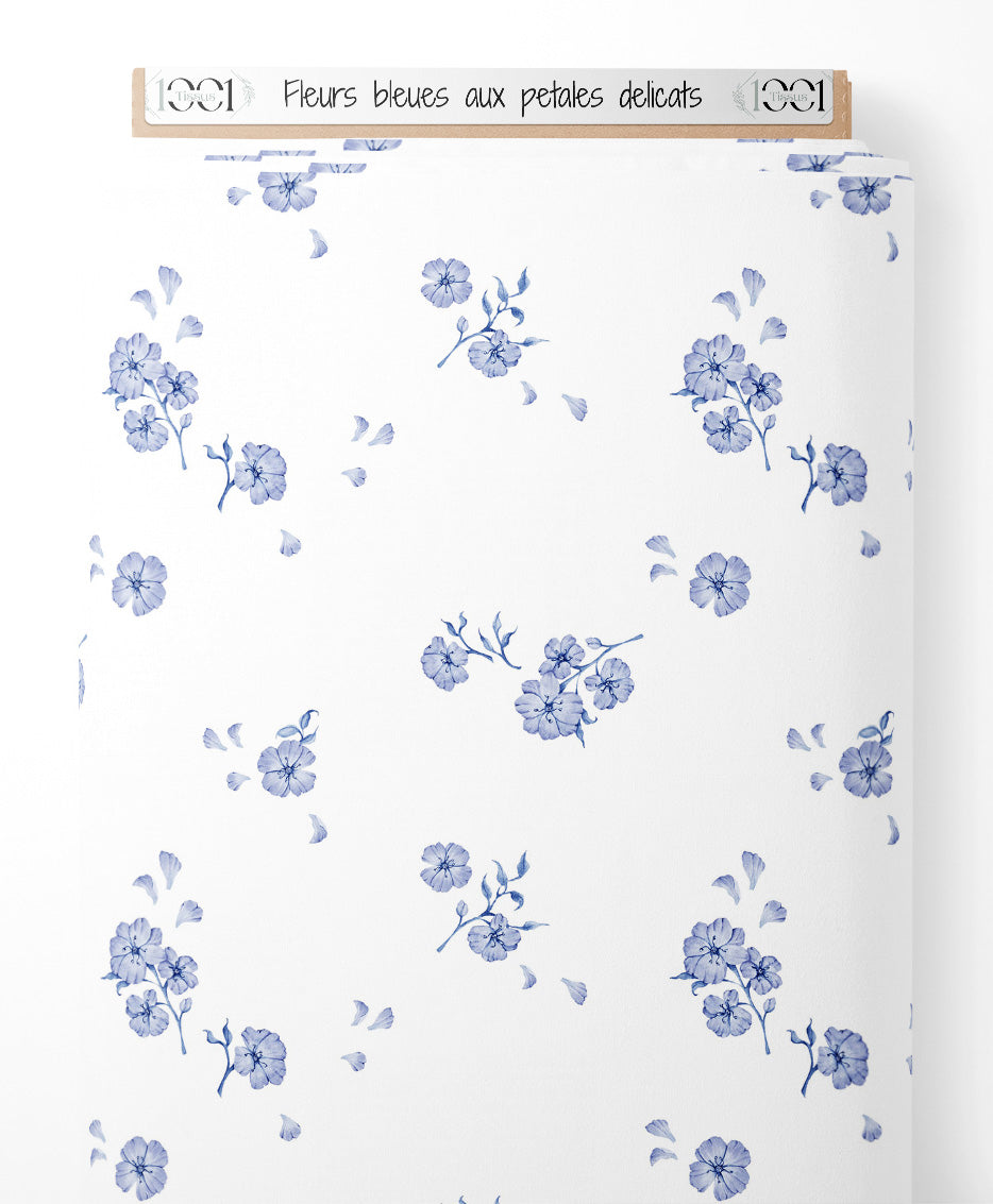 Tissu - Fleurs bleues aux pétales délicats