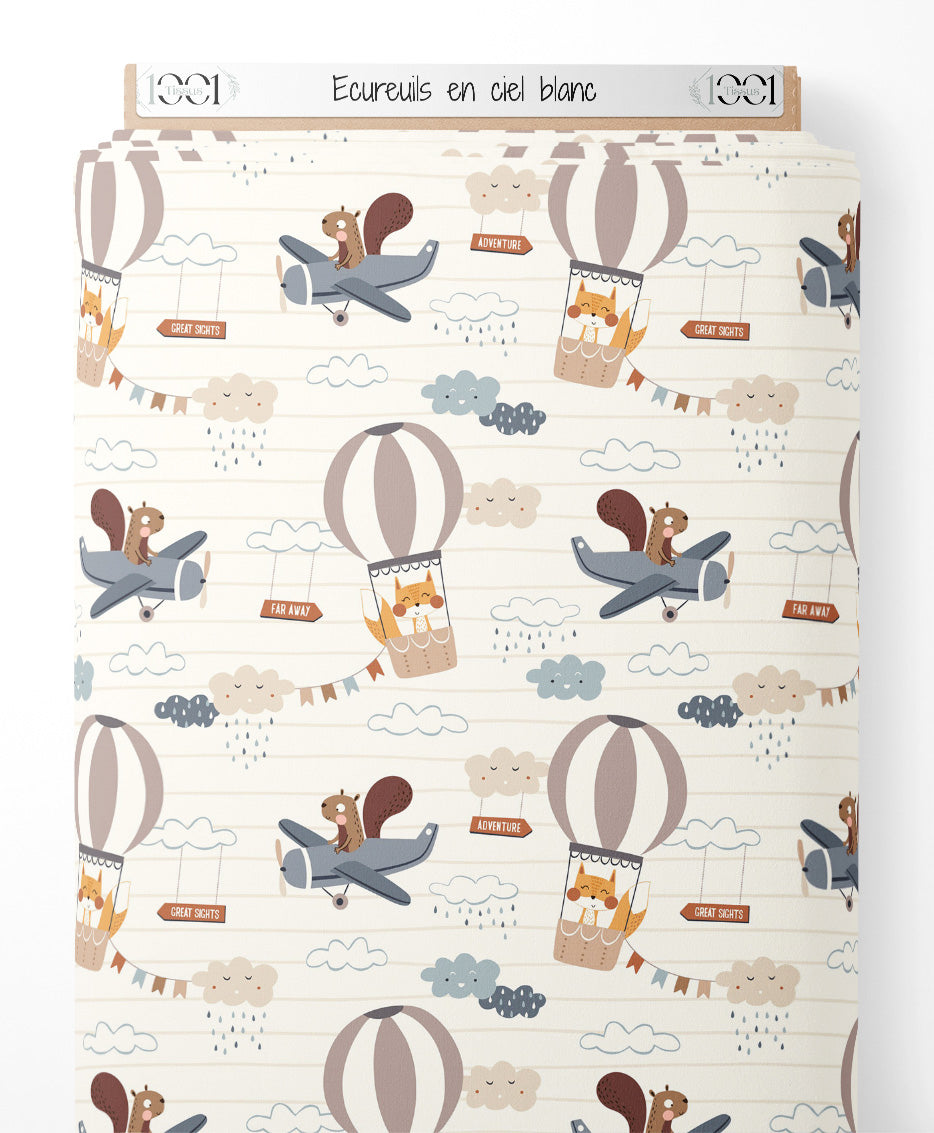 Tissu - Écureuils en ciel blanc