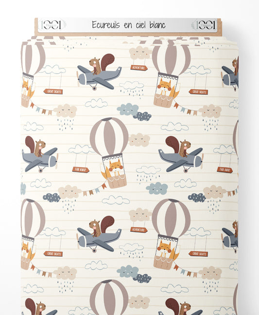 Tissu - Écureuils en ciel blanc