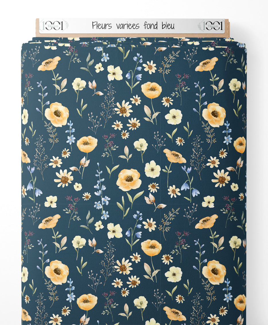 Tissu - Fleurs variées sur fond bleu