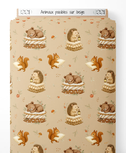 Tissu - Animaux paisibles sur beige