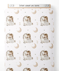 Tissu - Enfant câlinant une licorne