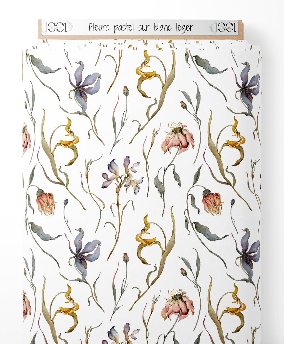 Tissu - Fleurs pastel sur blanc léger