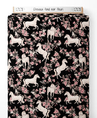 Tissu - Chevaux sur fond noir fleuri